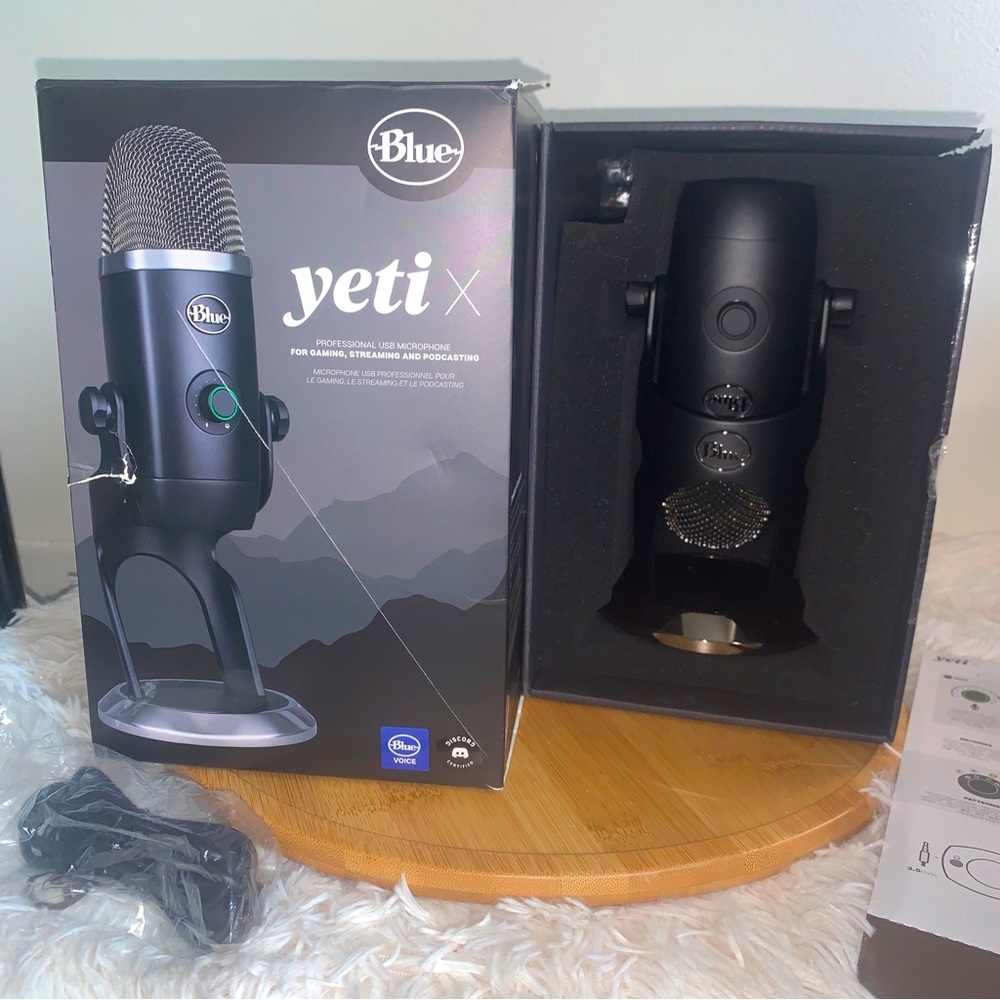 Logitech for Creators Blue Yeti X USB Microphone for PC Podcast Gaming